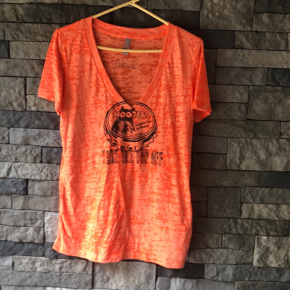 HOOTERS V-NECK SHIRT. NEVER WORN